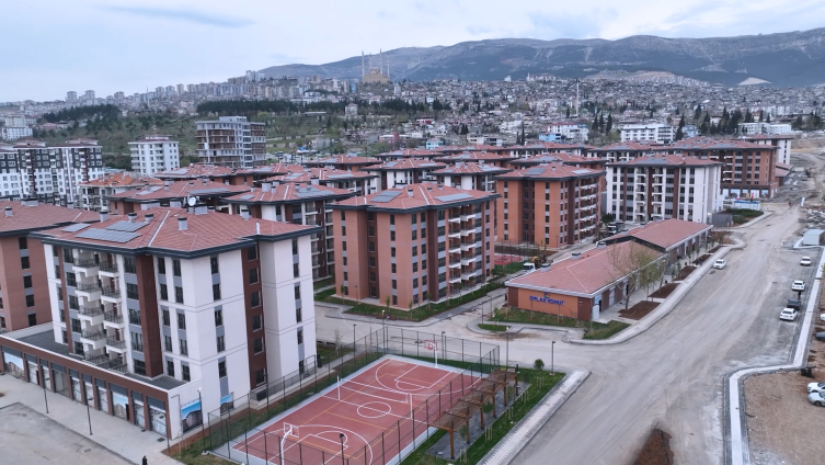 Bakan Kurum: Ebrar Sitesi'nin yerine yaptığımız güvenli, konforlu konutlarımızı tamamladık